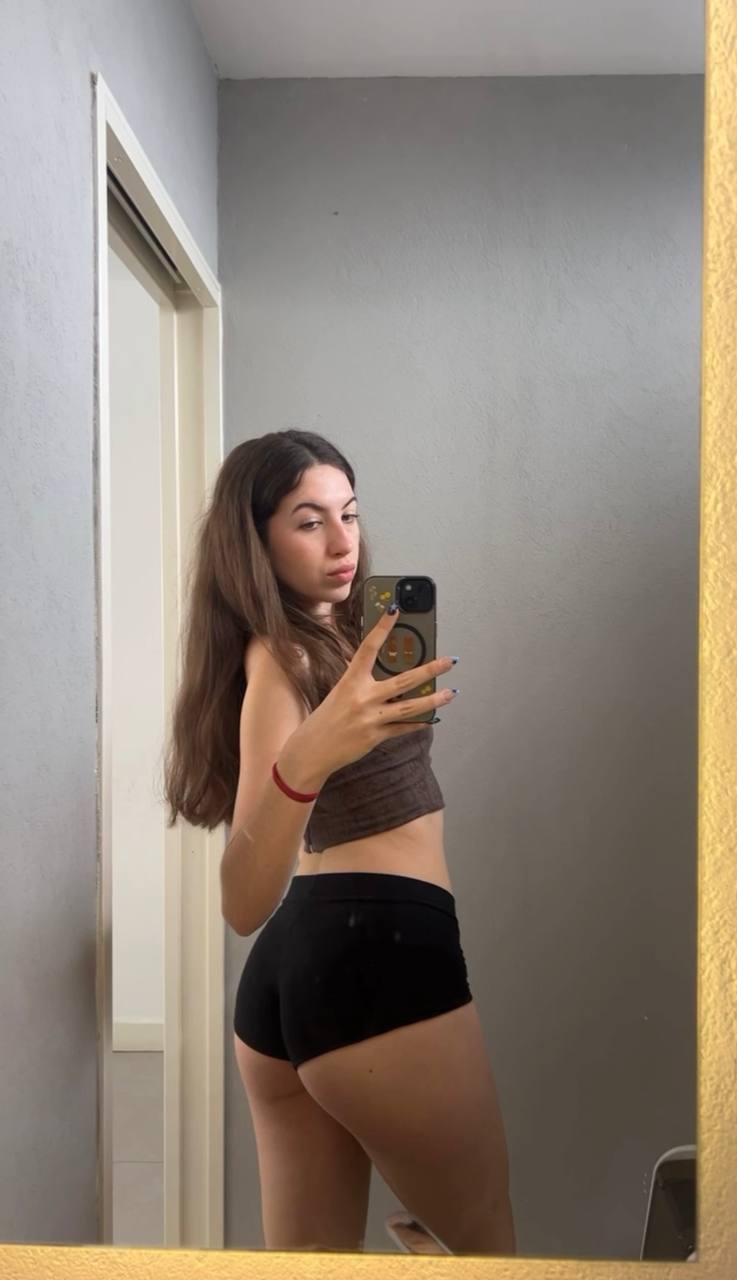 Amber in her underwear in Munich