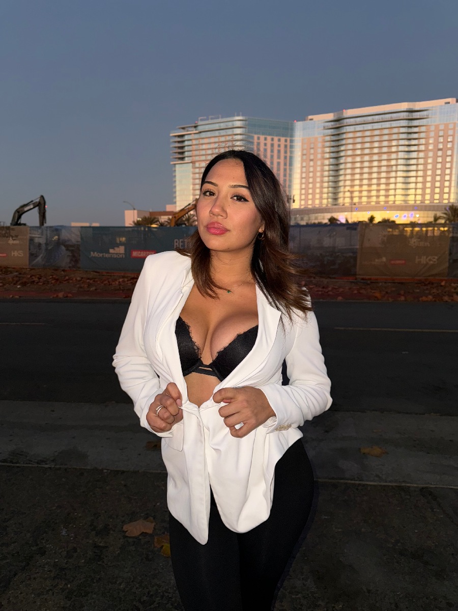 Take a pause and enjoy Ali Cruz — streaming from Munich