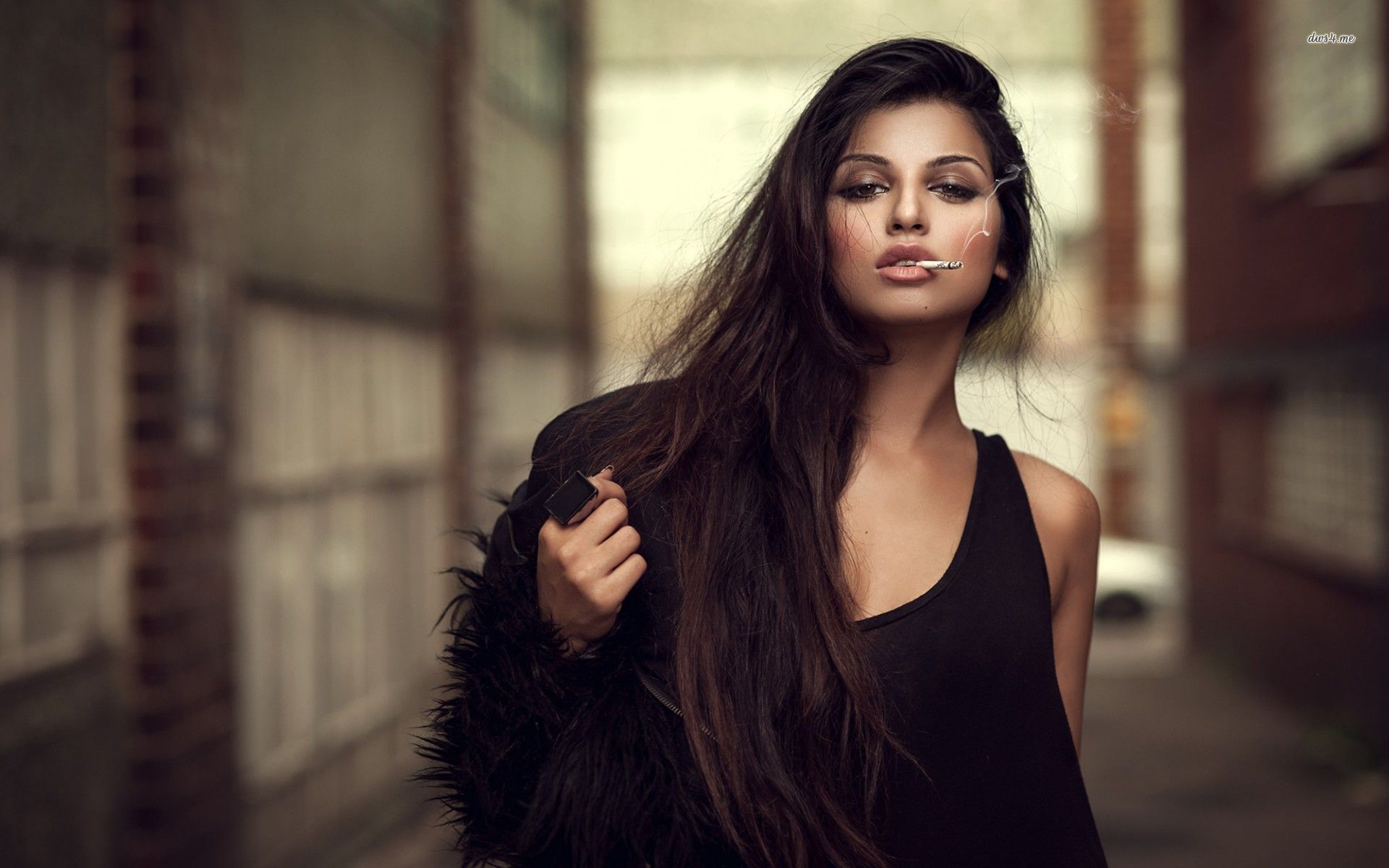 A playful frame from Sassy girls — online in Munich