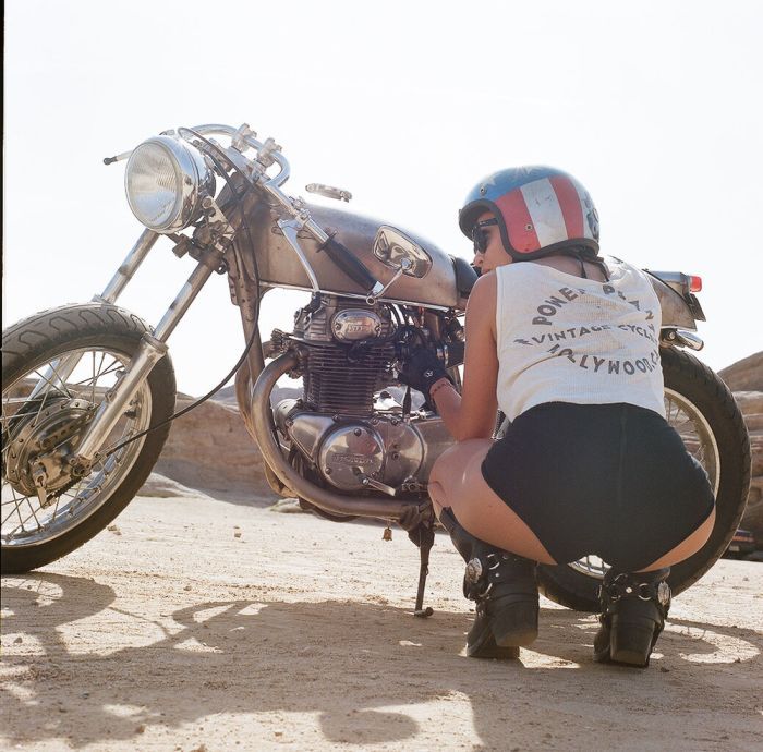 A playful frame from Girls on a motorcycle — online in Munich