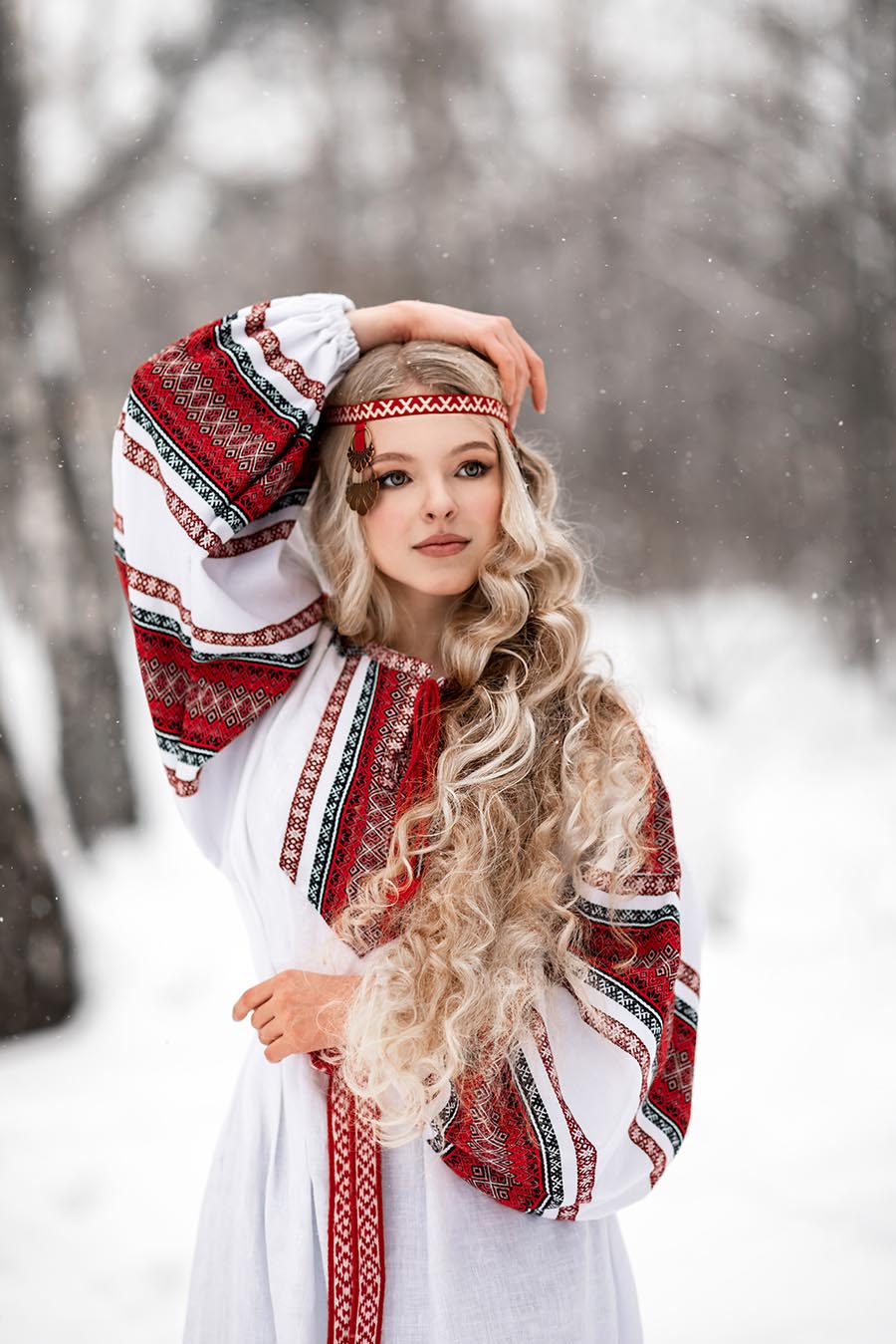 Slavic girls’s look of the day — catch her live in Munich
