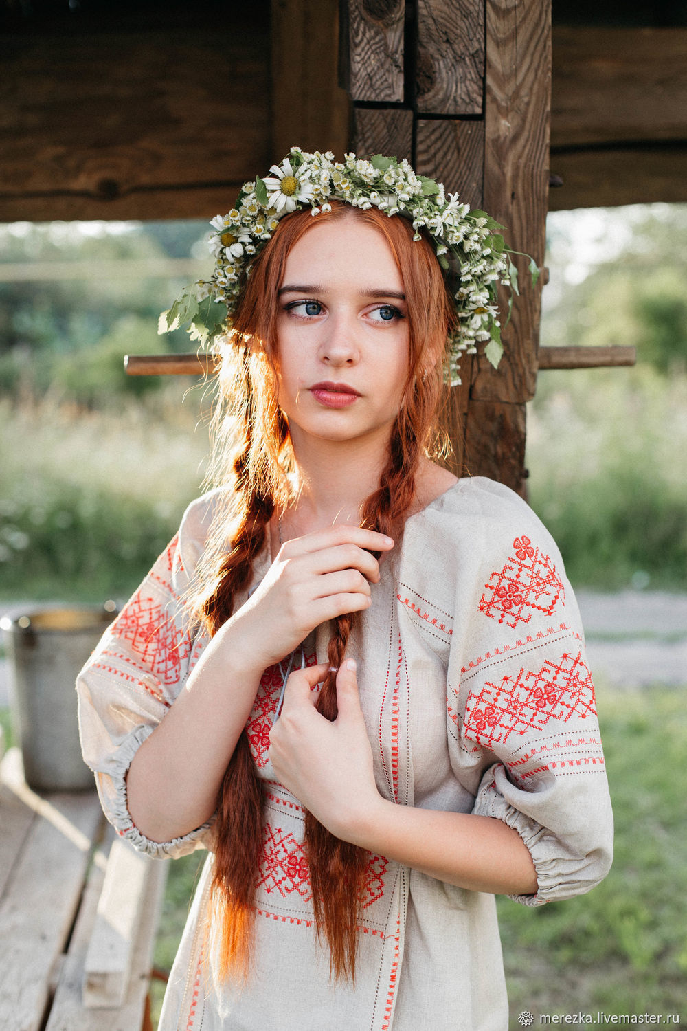 A playful frame from Girls in Slavic costumes — online in Munich