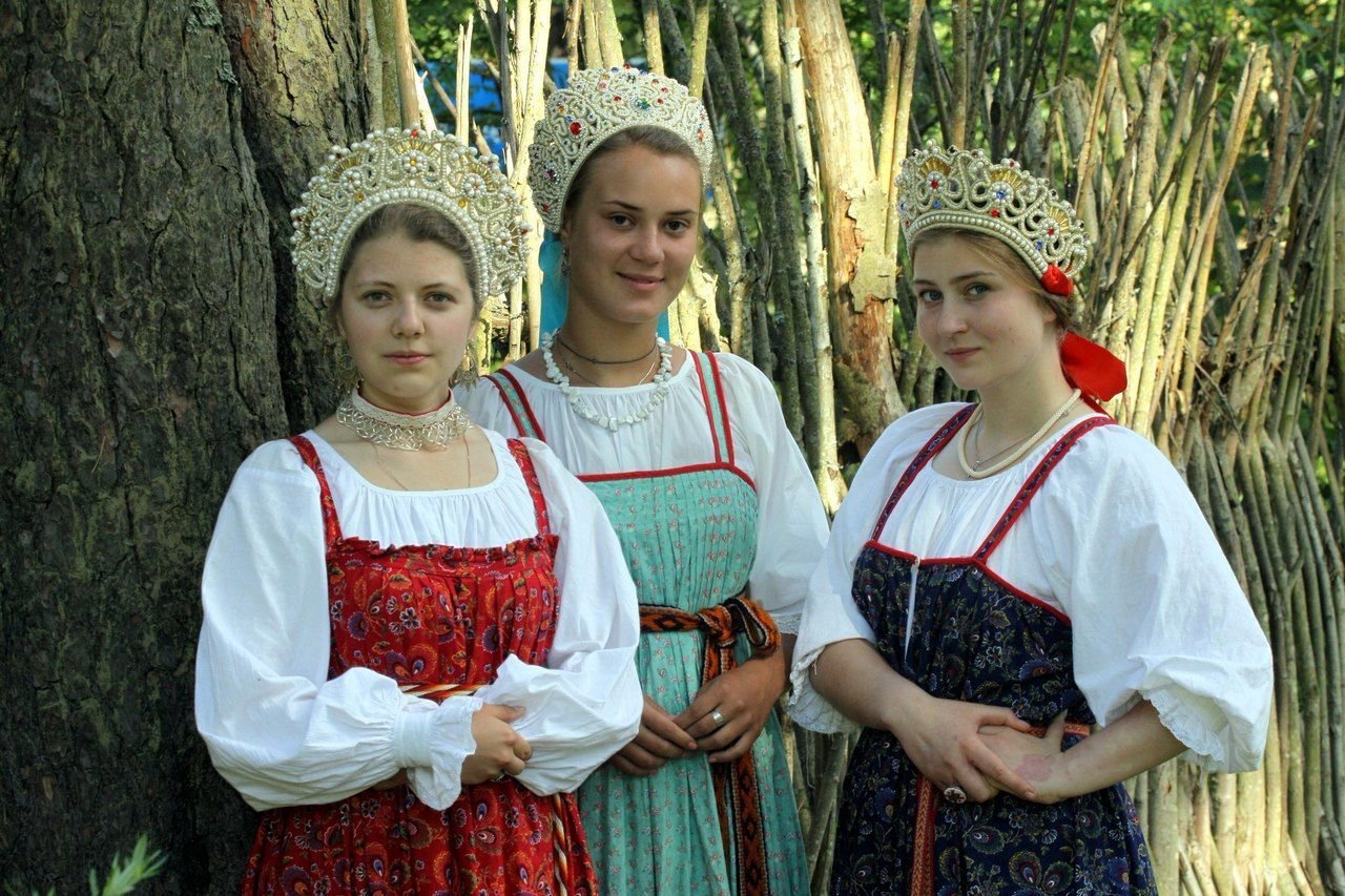 Sexy model Girls in Slavic costumes in Munich